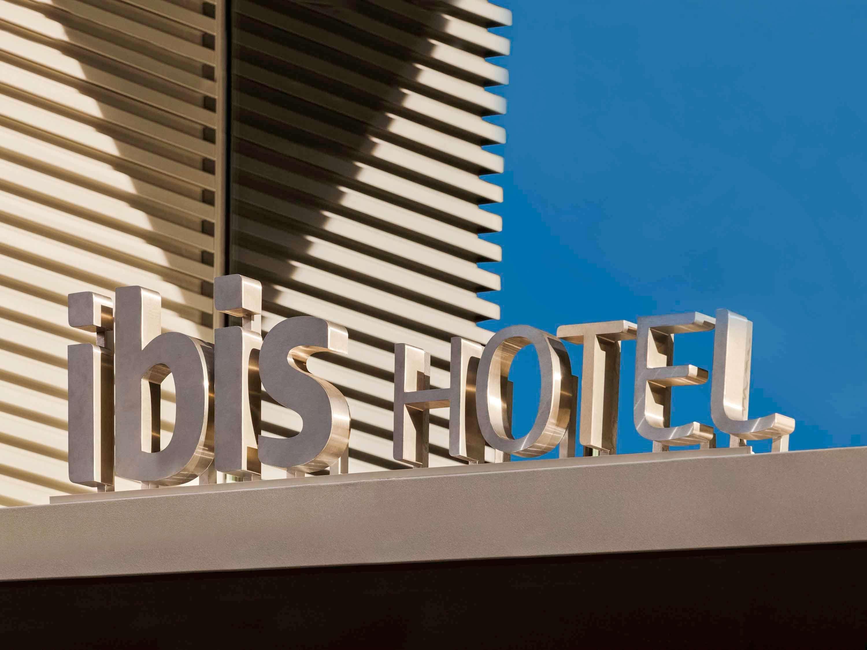 Hotel Ibis Barcelona Centro Exterior foto